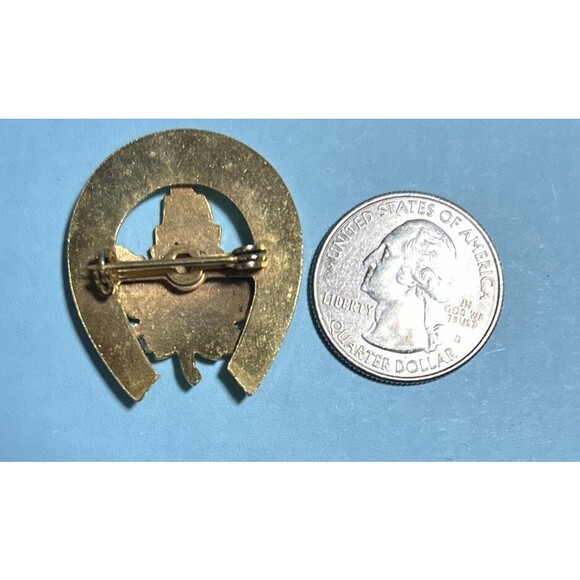OLD FORT HENRY Lapel Pin Or Brooch- Horse shoe and Maple Leaf-Ontario Canada - Picture 2 of 2